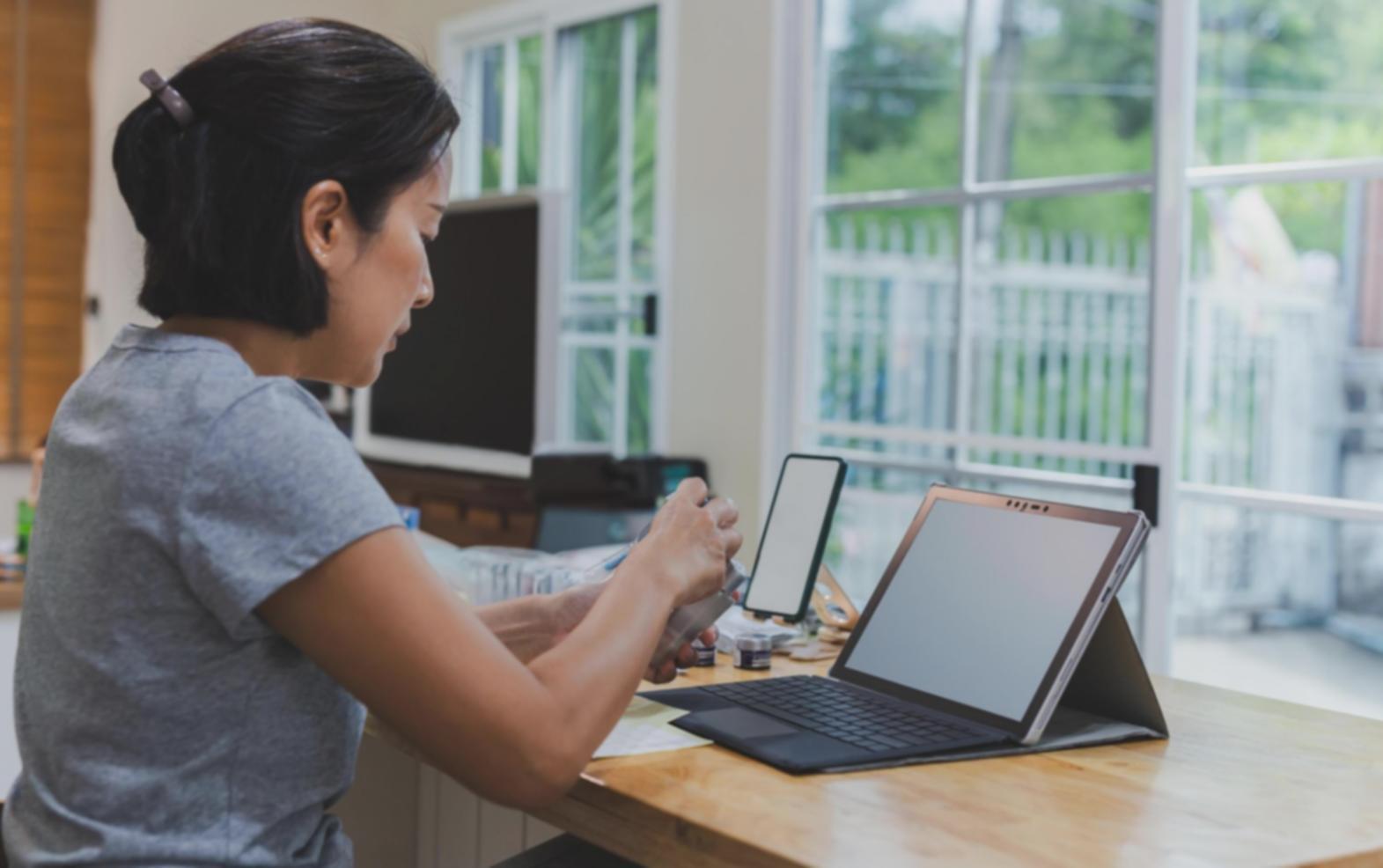 Internationale Studierende lernen SEO-Content-Writing